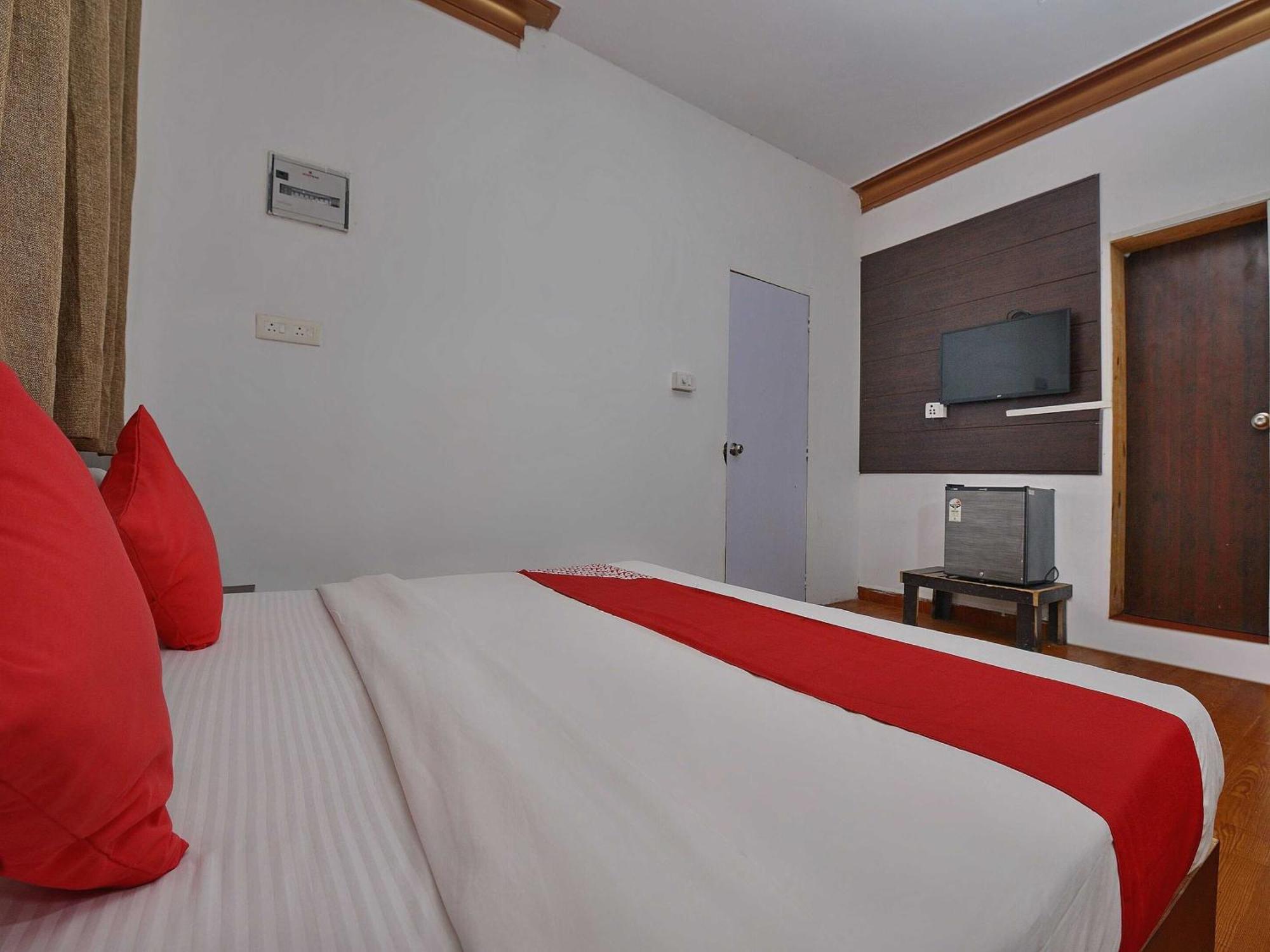Collection O Retreat Morjim Resort Extérieur photo