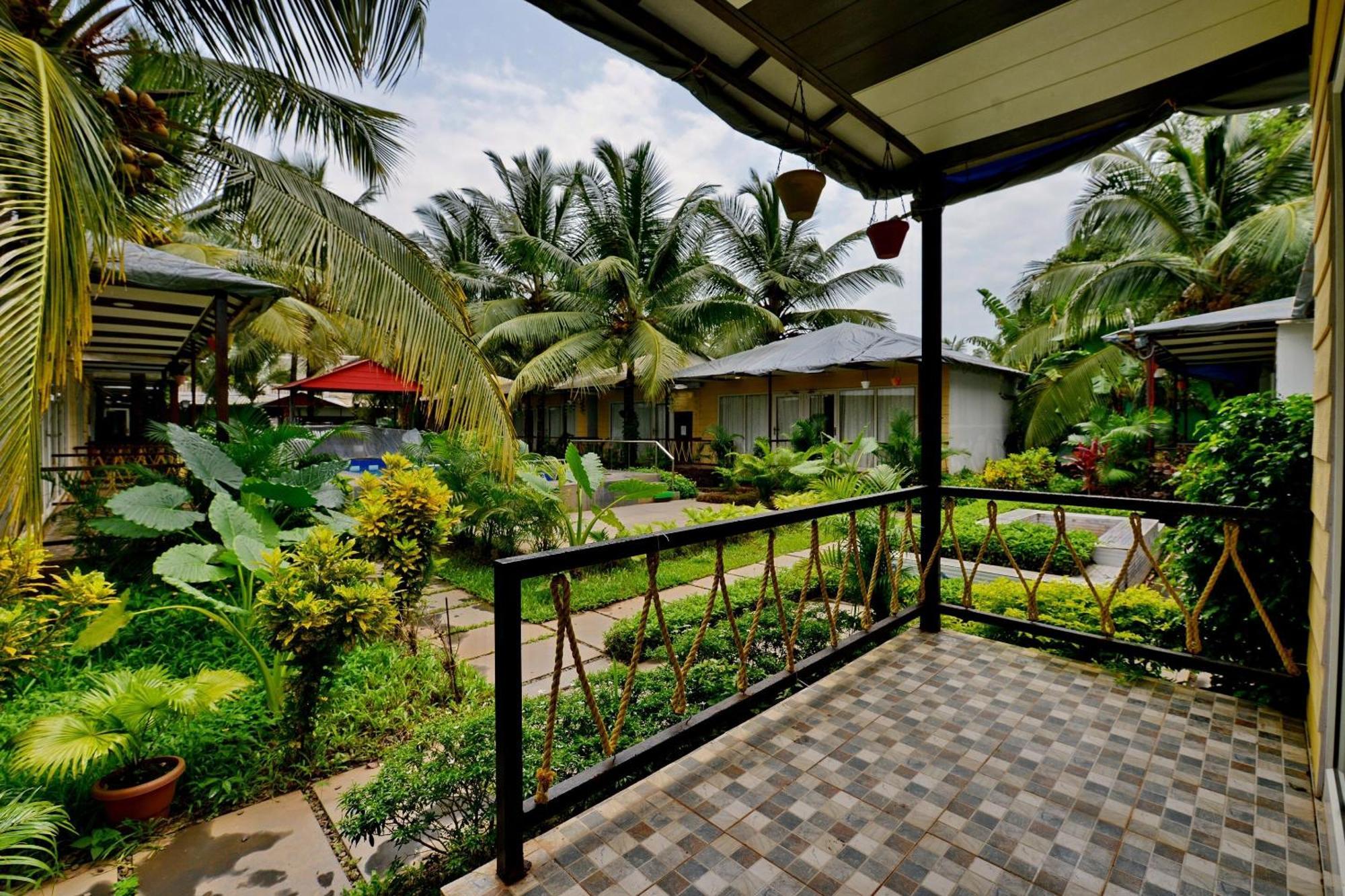 Collection O Retreat Morjim Resort Extérieur photo