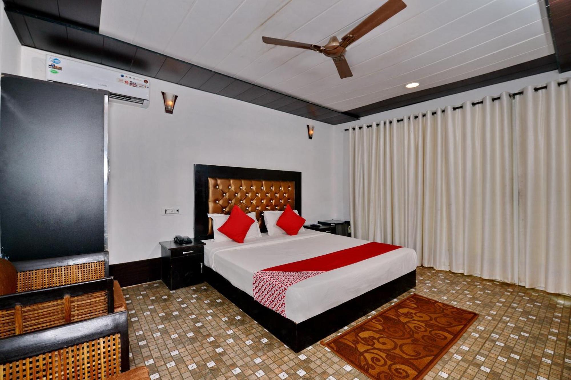 Collection O Retreat Morjim Resort Extérieur photo
