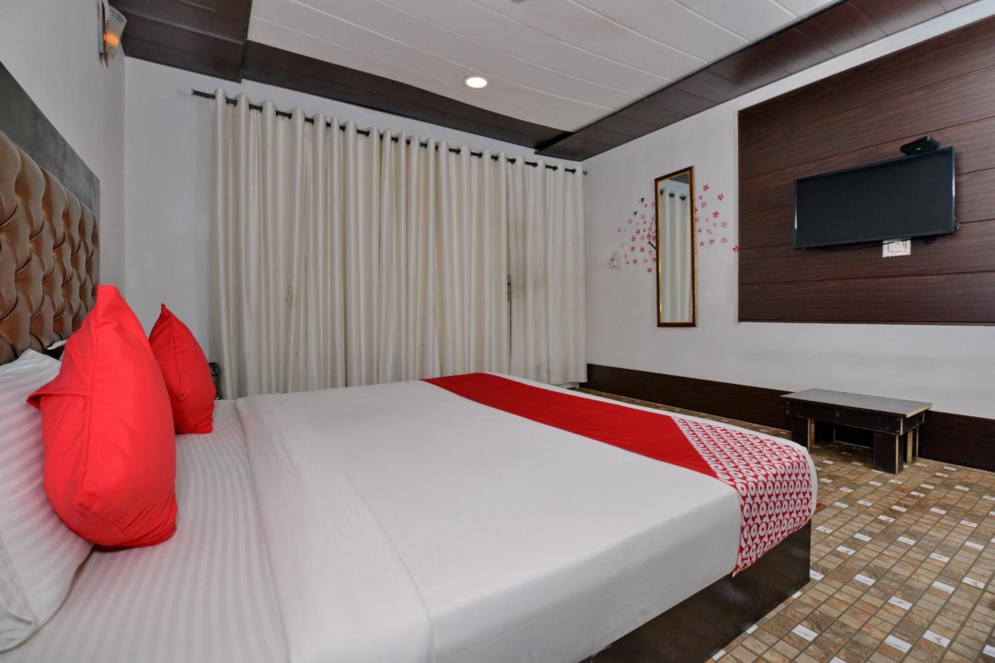 Collection O Retreat Morjim Resort Extérieur photo
