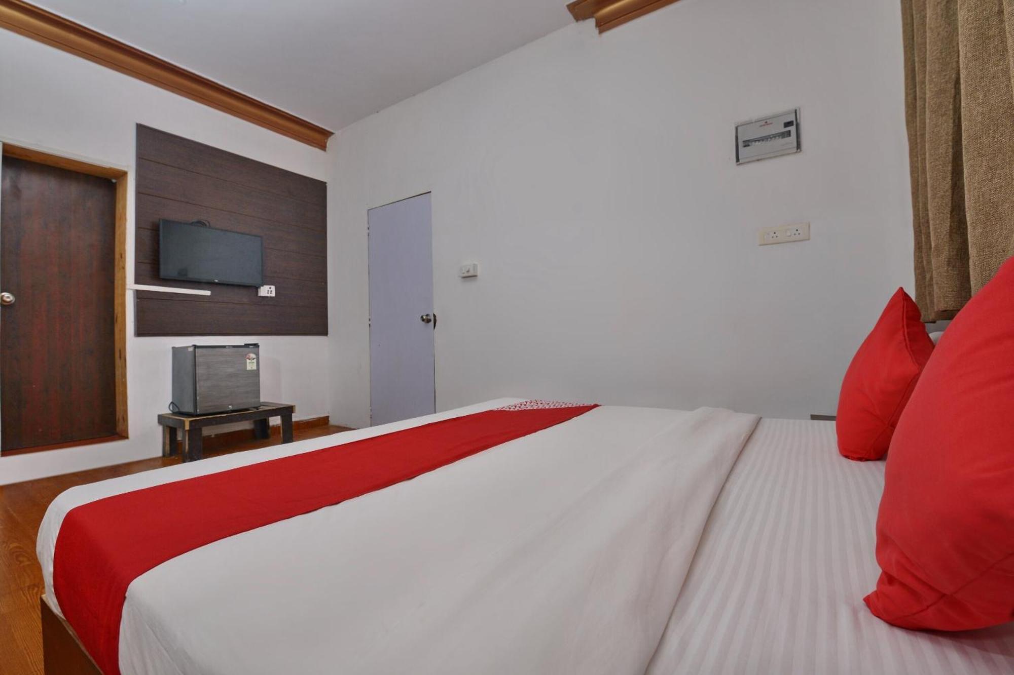 Collection O Retreat Morjim Resort Extérieur photo