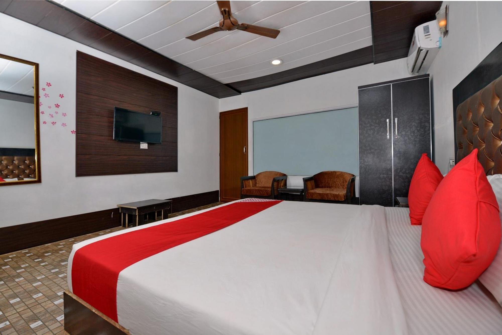 Collection O Retreat Morjim Resort Extérieur photo