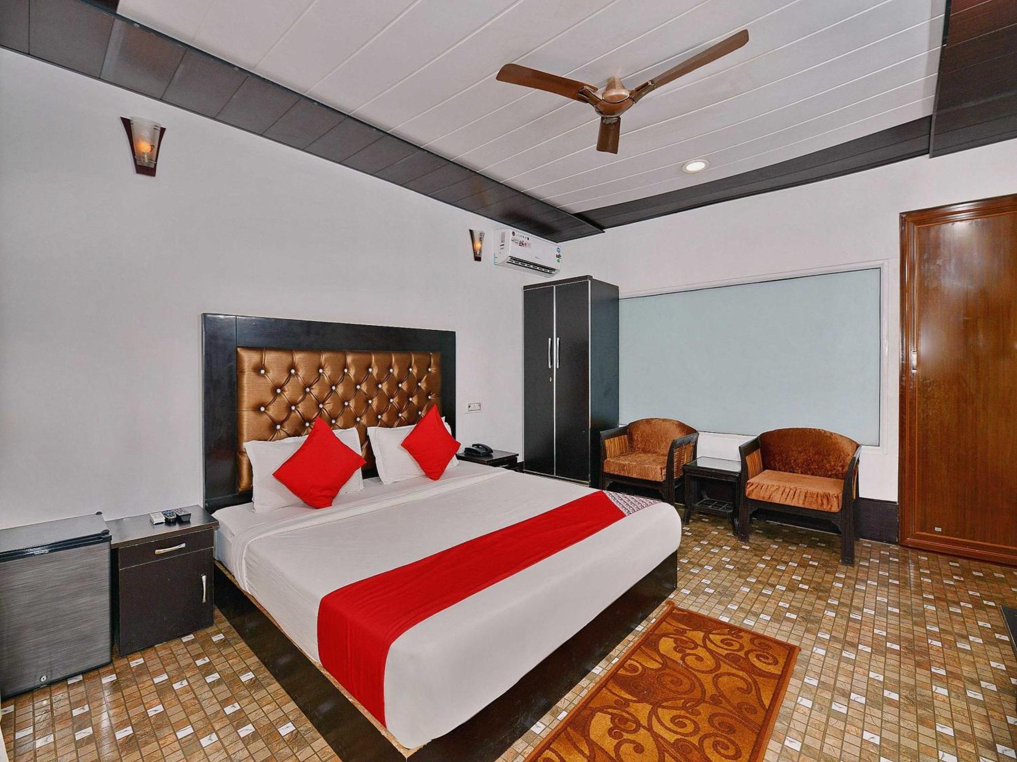 Collection O Retreat Morjim Resort Extérieur photo