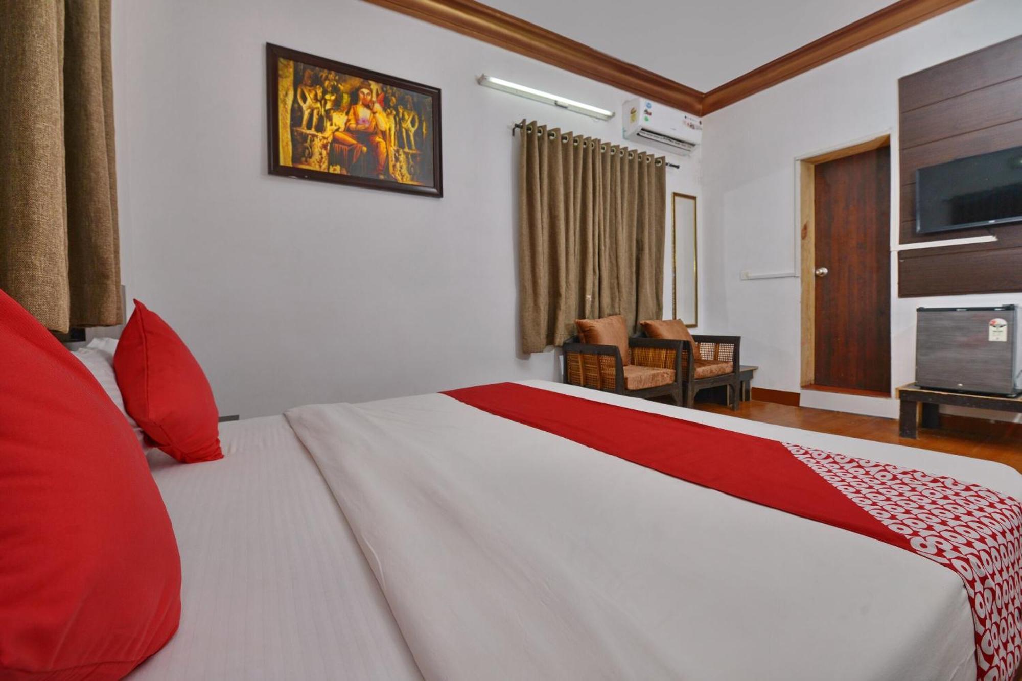 Collection O Retreat Morjim Resort Extérieur photo