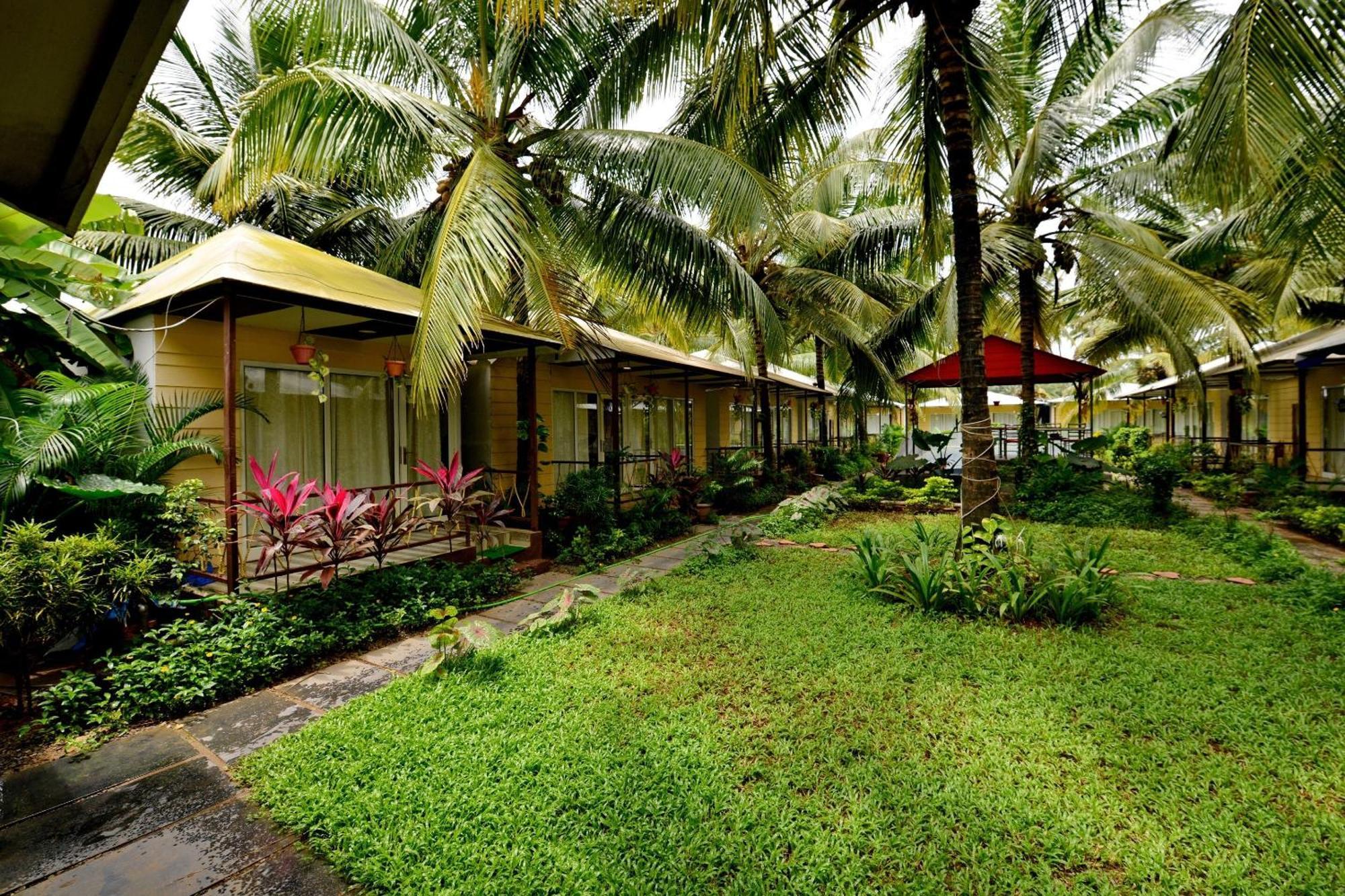 Collection O Retreat Morjim Resort Extérieur photo
