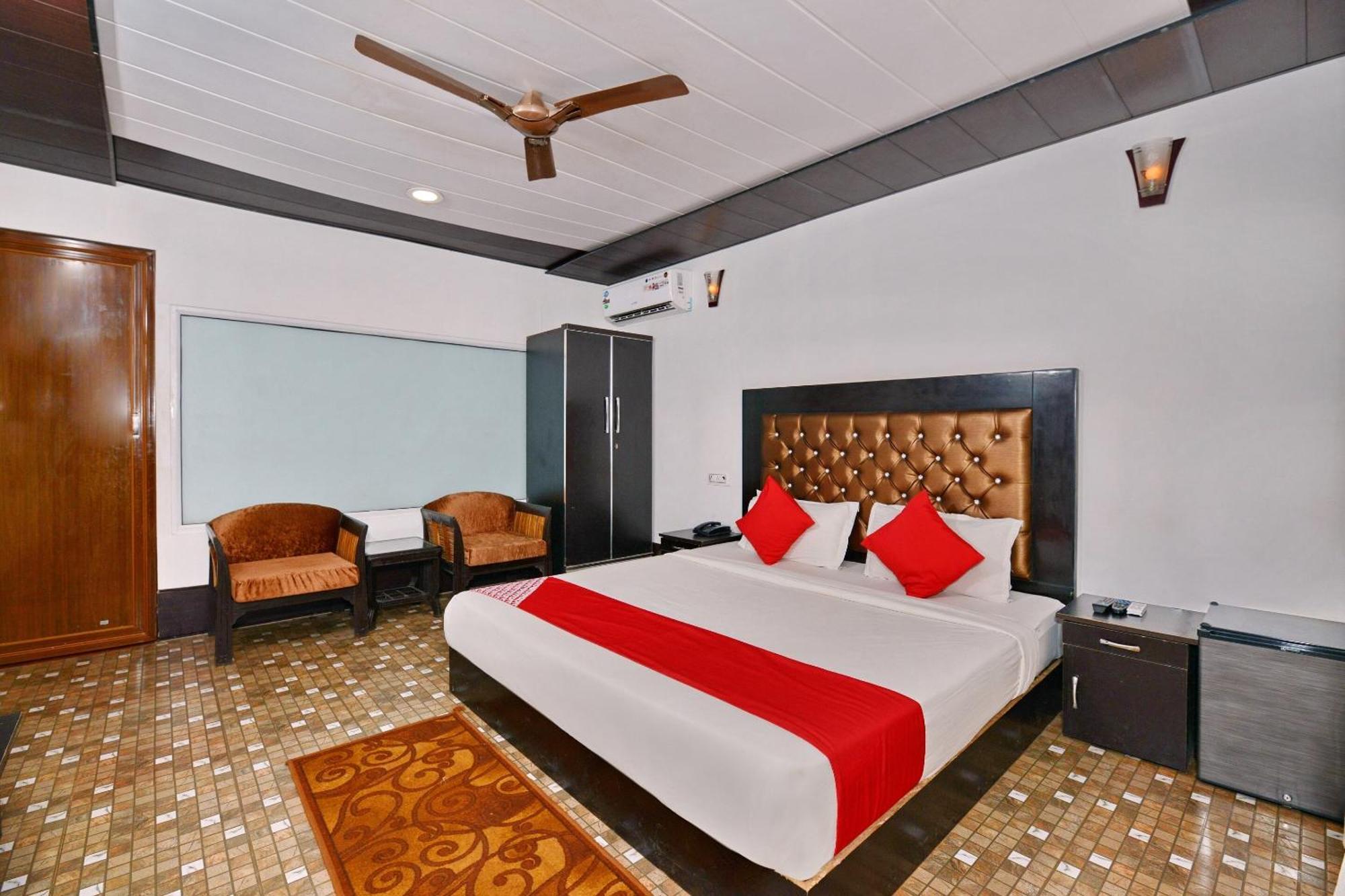 Collection O Retreat Morjim Resort Extérieur photo